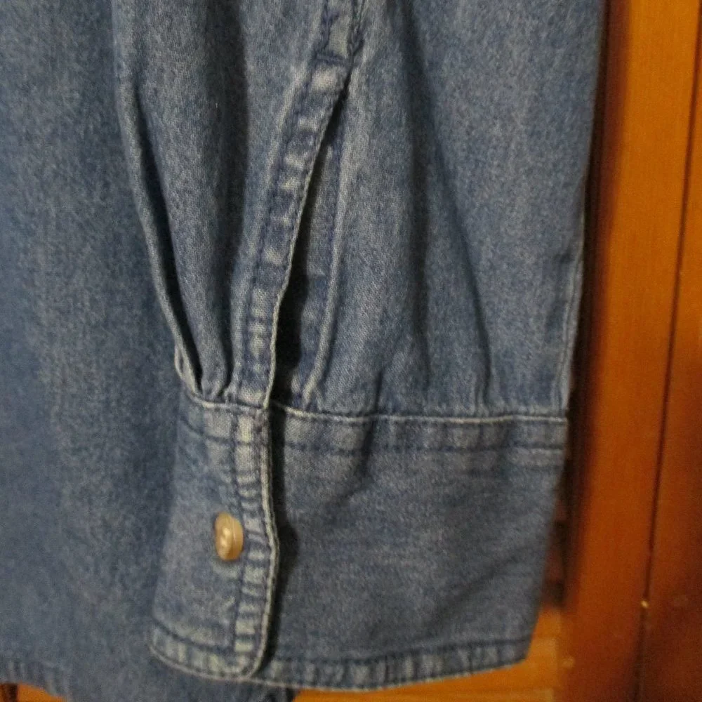 Holiday Christmas top, denim button down, with adorable snow people size 2x - Picture 3 of 7